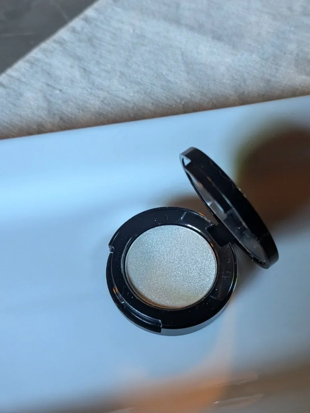 Alima Pure Refillable Pressed Eyeshadow Compact + Refill Pan in Solar
